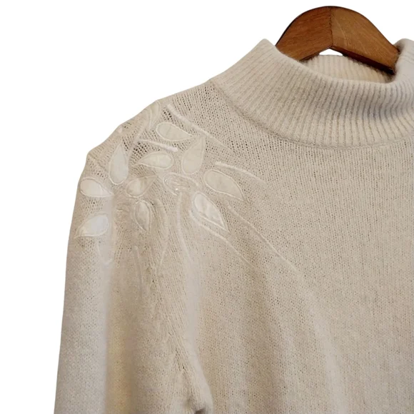 Vtg Distinction Large Silk Angora Off White Knit Lambs Wool Embroidered Sweater - Picture 4 of 14